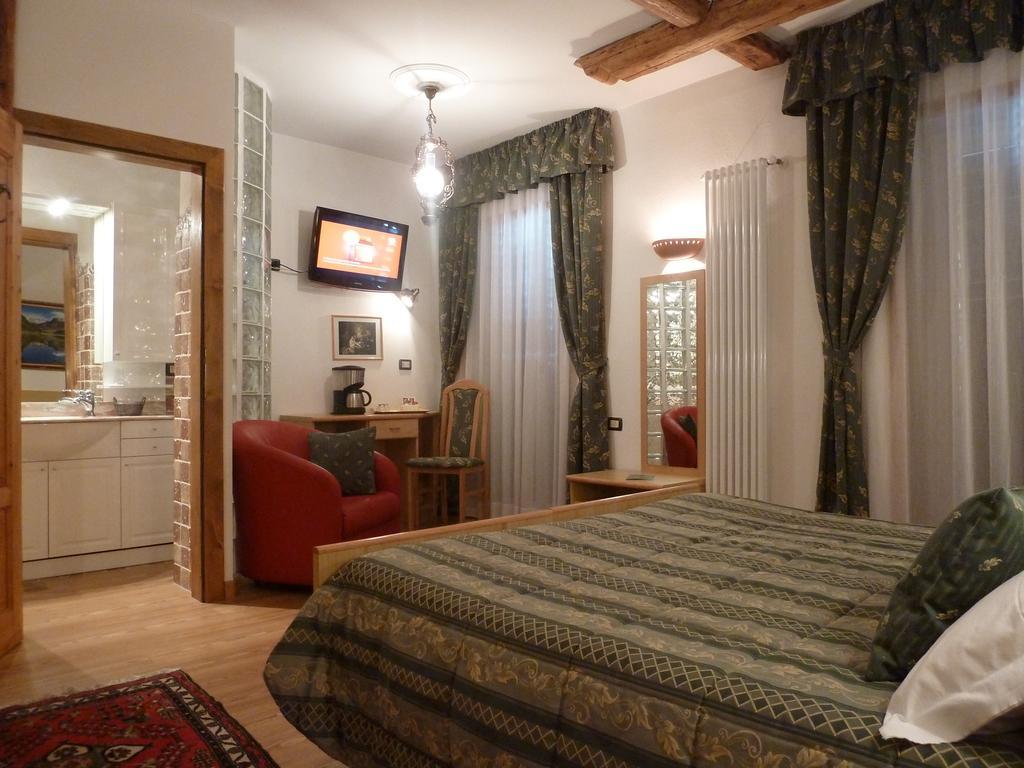 Hotel Ancora Кастелло-ді-Ф'ємме Номер фото