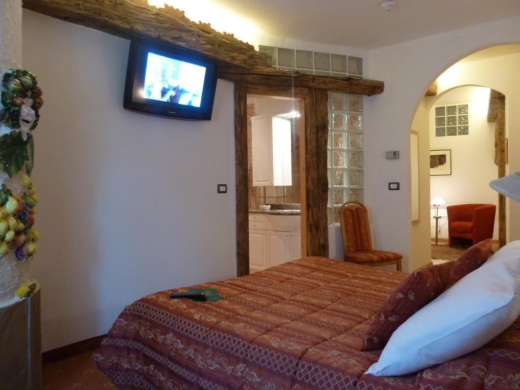 Hotel Ancora Кастелло-ді-Ф'ємме Екстер'єр фото