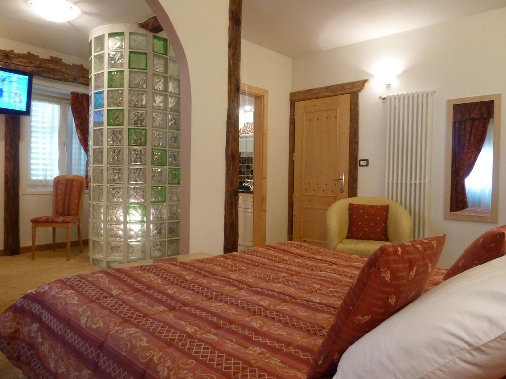 Hotel Ancora Кастелло-ді-Ф'ємме Номер фото