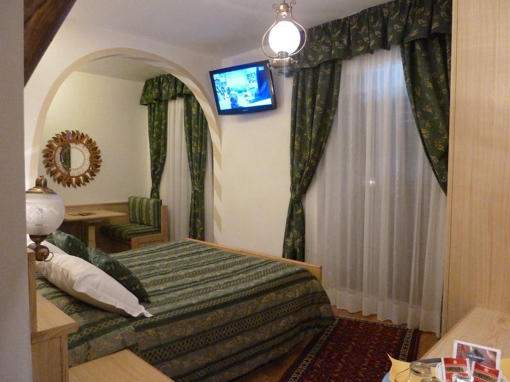 Hotel Ancora Кастелло-ді-Ф'ємме Номер фото