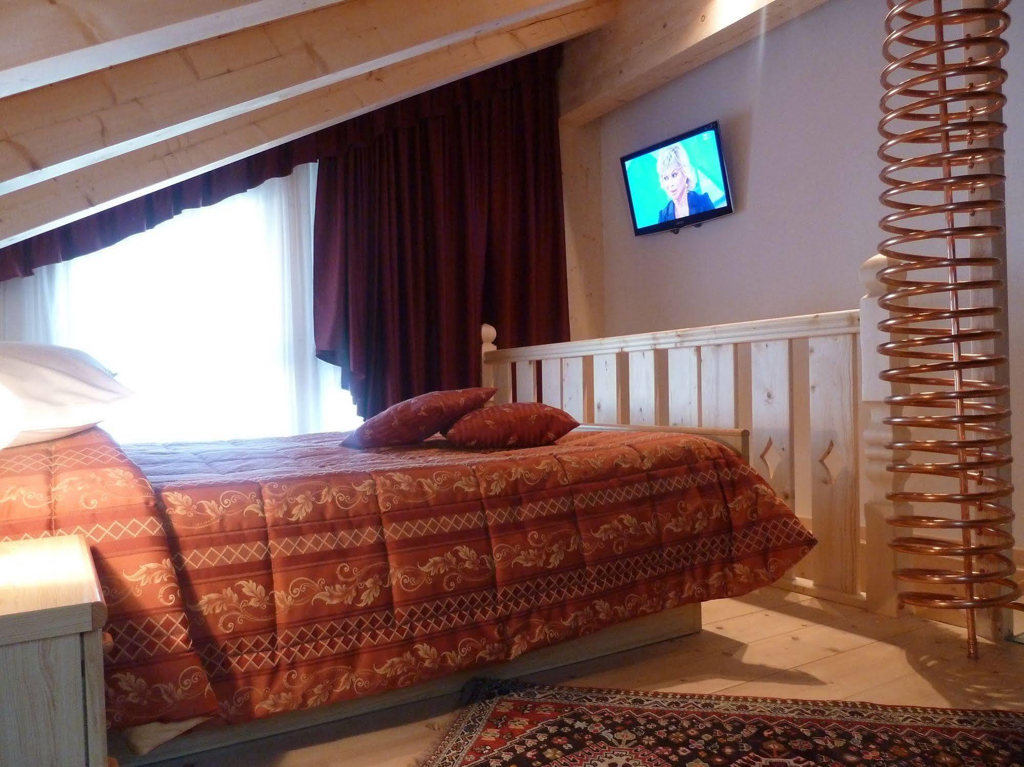 Hotel Ancora Кастелло-ді-Ф'ємме Екстер'єр фото